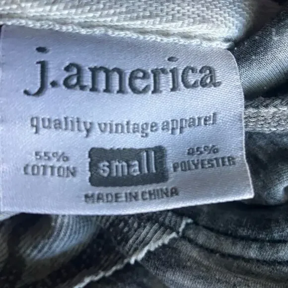 J. America Gray Graphic Sweater Soccer (S) - Picture 5 of 9